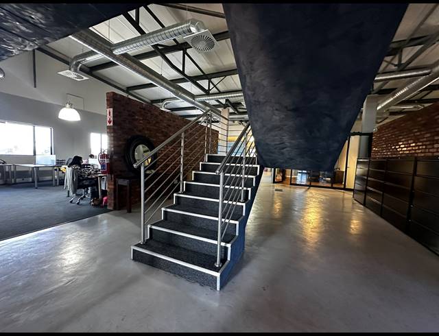 528M² OFFICE FOR SALE IN SUNNINGHILL